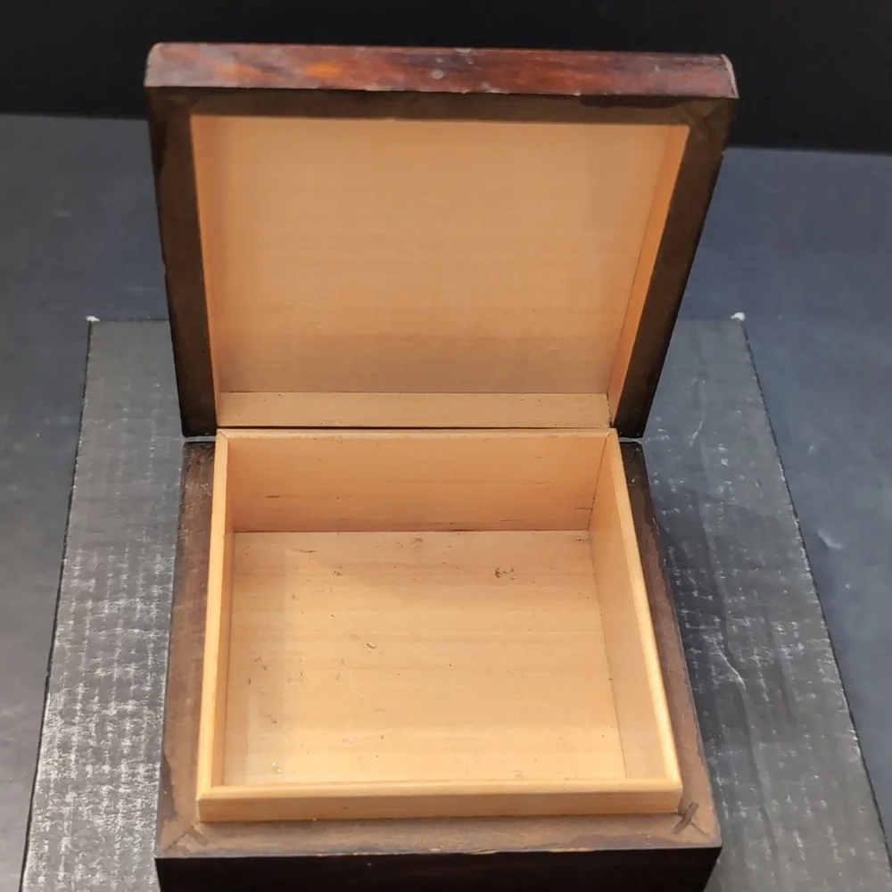 VGT, Handcrafted Wooden,Lidded Trinket Box with Marquetry Inlay. - Picture 7 of 10